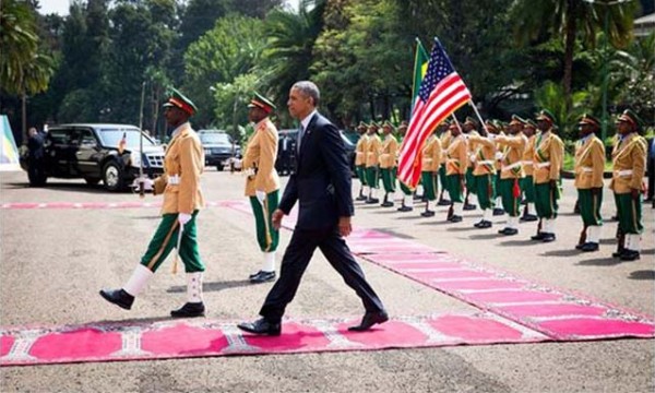 شاهد.. سجاد المساجد باستقبال أوباما يجتاح مواقع التواصل