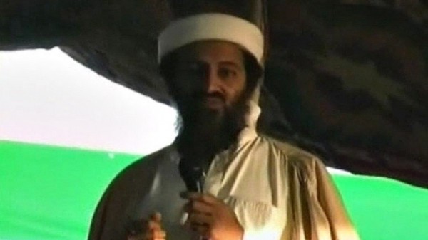 أنباء عن مقتل أقارب لابن لادن بتحطم طائرة في بريطانيا
