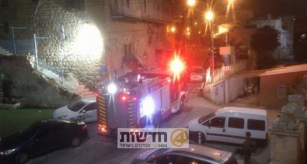 مصادر عبرية: شبان يلقون عبوة ناسفة وزجاجات حارقة على مبنى "بيت هداسا" بالخليل