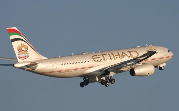 أسترالي يقاضي طيران "الاتحاد" الإماراتية بسبب جلوسه بجانب شخص "بدين"