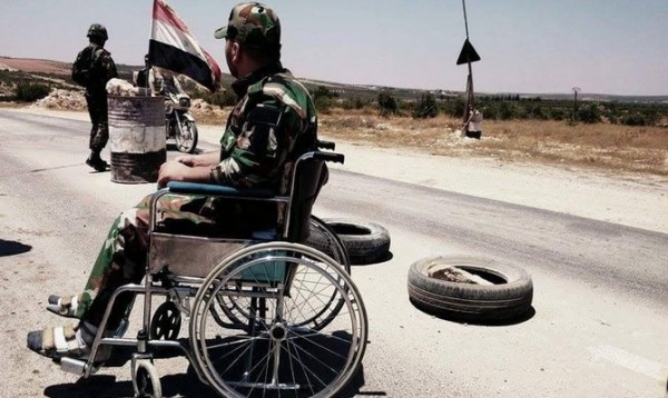 ضابط سوري مصاب يقود المعارك من على الكرسي النقال