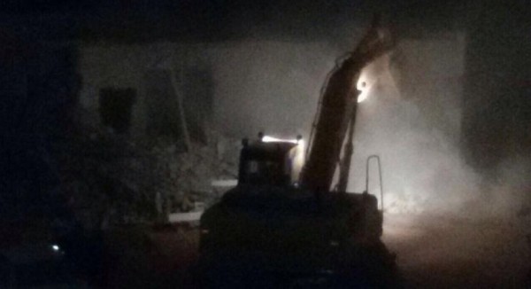 الاحتلال يهدم 3 منازل بقرية دهمش للمرة الثانية