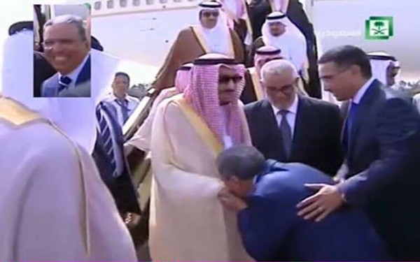 فيديو.. مسئول مغربي يثير جدًلا واسعًا بتقبيل يد العاهل السعودي