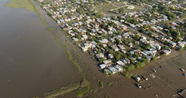 مقتل 4 أشخاص وإصابة العشرات بسبب الفيضانات شمال مقدونيا