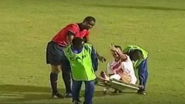 فيديو..طاقم إسعاف سوداني بطل لقطة كوميدية مع لاعب المغرب التطواني سلمان ولد الحاج