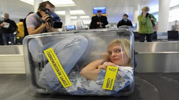 بالصور:  10 خدع للتهريب أدهشت مطارات العالم