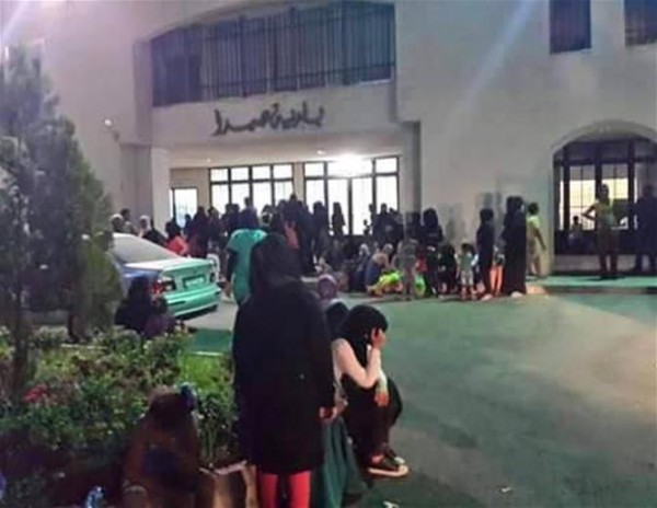 الاشتباكات العنيفة تجبر أهالي مخيم عين الحلوة والعائلات الفلسطينية السورية للنزوح عنه