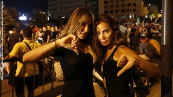 بالصور.. جميلات لبنان في مظاهرات "طلعت ريحتكم" يشعلن المنطقة العربية