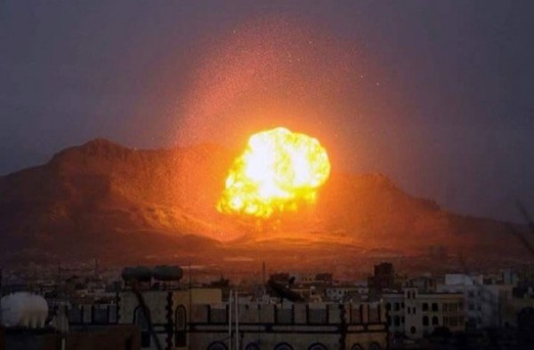 طائرات التحالف العربي تقصف معسكر "جبل النهدين" لليوم الرابع على التوالي