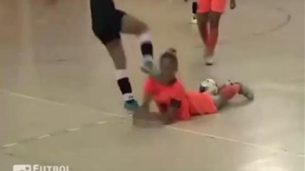 فيديو: حتى بين النساء .. المهارة الزائدة عقوبتها الضرب !