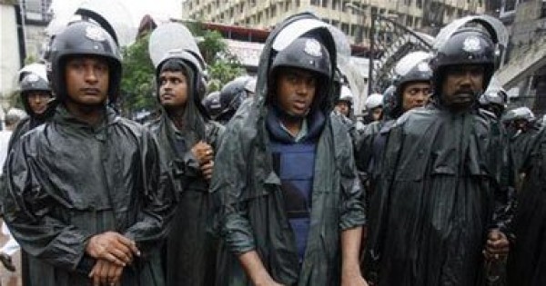 الشرطة تعتقل عددا من الأفراد للاشتباه فى قتل مدونين بنجلاديشيين