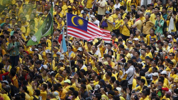 ماليزيا.. حشود تطالب بإصلاحات واستقالة رئيس الوزراء
