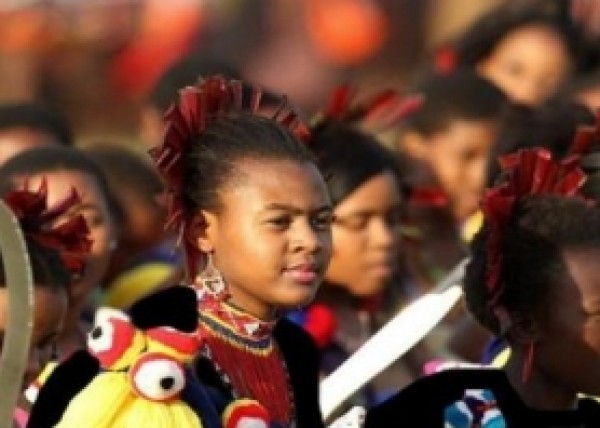 مقتل 38 فتاة في مهرجان اختيار الزوجة الـ15 لملك سوازيلاند!