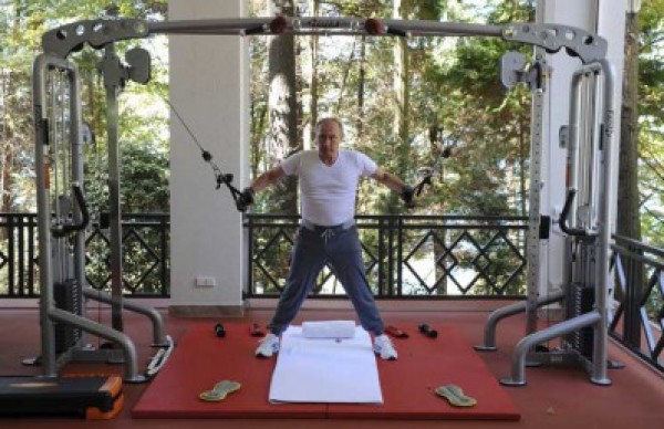 بوتين يرفع الأثقال ليؤكد للروس أنه بصحة جيدة