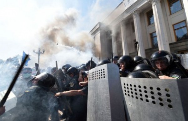 حصيلة الصدامات بين الشرطة وقوميين في كييف ترتفع الى قتيلين