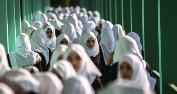 بشرط أن تكون بصورة مقبولة...تعليم غزة: مسموح للطالبات غير المحجبات دخول المدارس