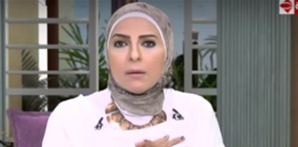 بالفيديو.. متصلة لـ دعاء فاروق: جوزي بيخوني مع 10 ستات