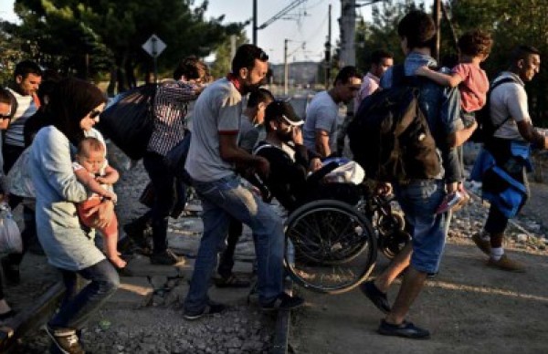 بلدية جزيرة يونانية تطلب إعلان حالة الطوارئ بسبب تكدس أعداد اللاجئين