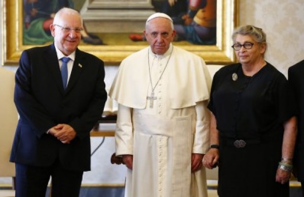البابا يستقبل الرئيس ريفلين وسط خلاف بين الكنيسة واسرائيل