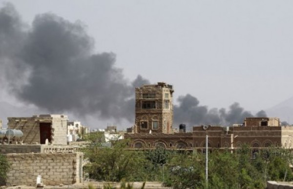 مصادر يمنية : طيران التحالف يقصف مقرات الحوثيين في صعدة والبيضاء