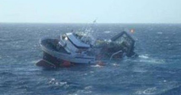 تفاصيل غرق 32 صيادا مصريا على سواحل ليبيا.. نقيب الصيادين: فوجئوا بهياج البحر وابتلعهم إعصار