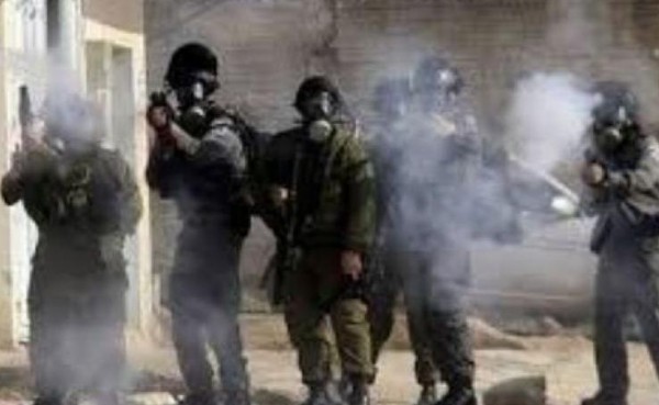إصابة شاب واعتقال 4 باقتحام الاحتلال مخيم قلنديا