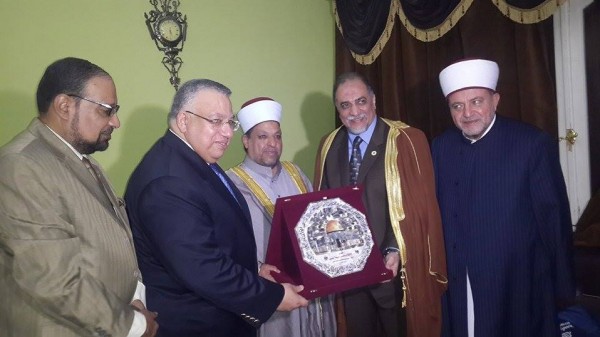 ادعيس يلتقي برؤساء مرجعيات دينية في القاهرة