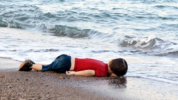لماذا طافت صورة الطفل السوري الغريق العالم؟