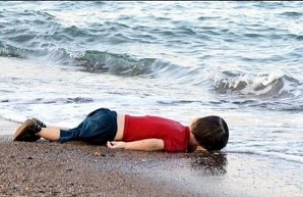 اعتقال 4 سوريين على خلفية غرق الطفل "أيلان"