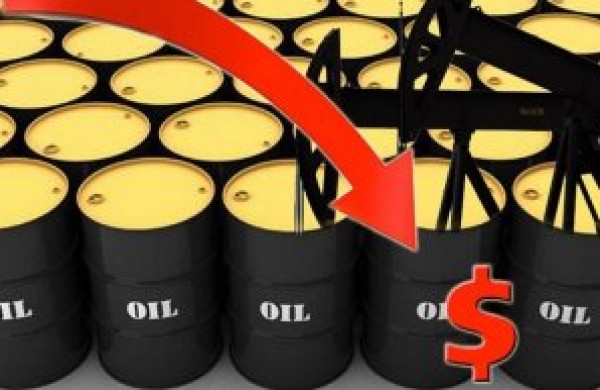 أسعار النفط تنخفض مع هبوط الأسهم الأمريكية