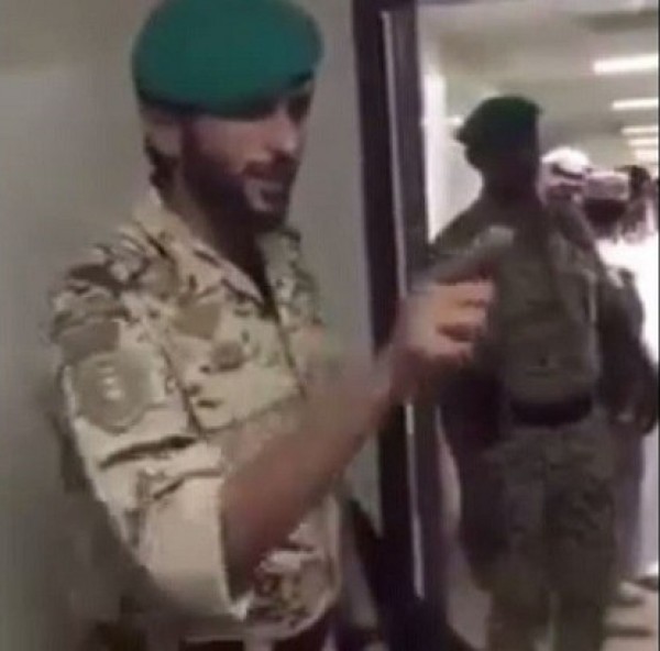 نجل ملك البحرين يتعهد بالثأر لجنود بلاده في اليمن (فيديو)