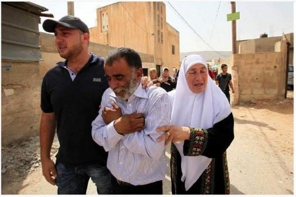 والدا ريهام دوابشة بعد دفنها