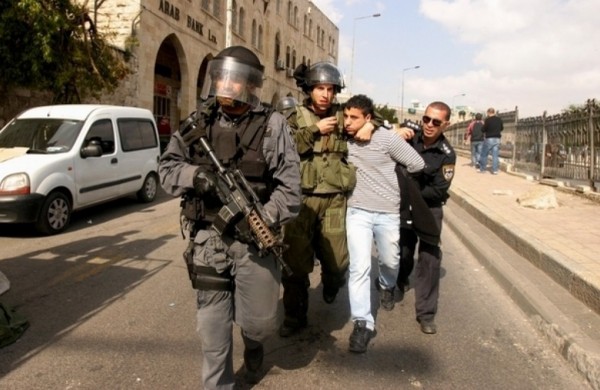 الاحتلال يعتقل سيدة وطفلا في القدس