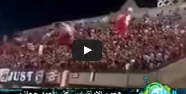 بالفيديو.. الجمهور يرمي أحمد حجازي بالحذاء