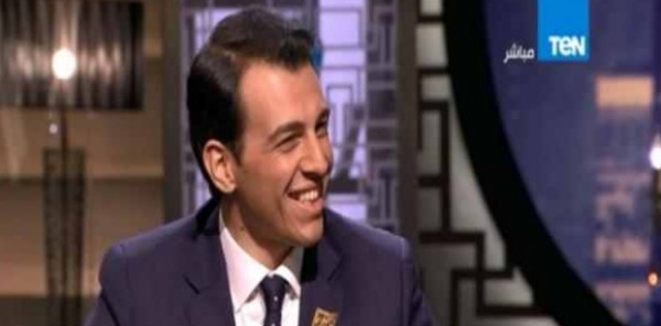 بالفيديو :متصلة تغازل رامي رضوان على الهواء