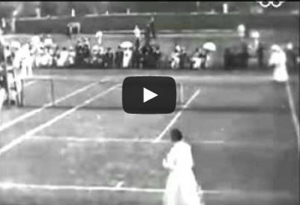شاهد .. سيدتان تلعبان التنس بـ «الفساتين» في أوليمبياد 1908