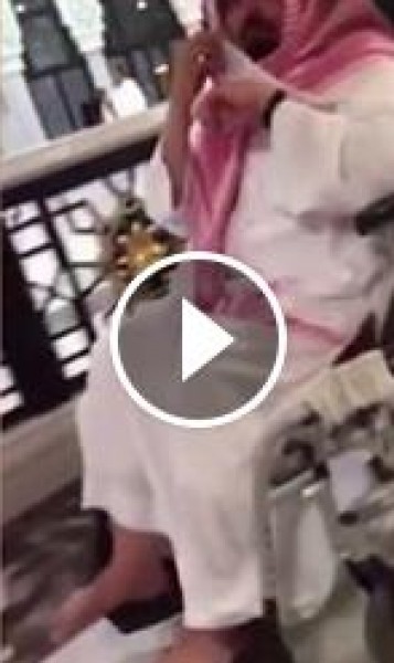 فيديو: إمام الحرم المكي الشيخ عبد الرحمن السديس يدخل الحرم المكي متخفياً على كرسي متحرك