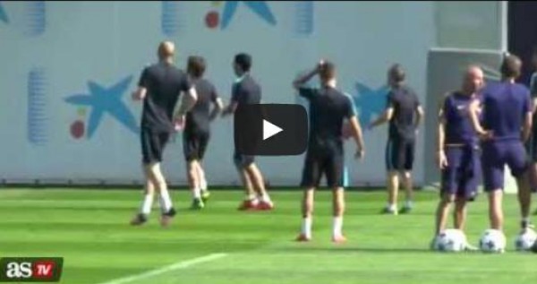 سورايز يضرب زملائه في تدريبات برشلونة