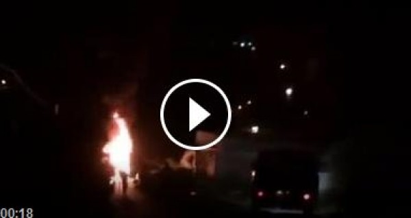 فيديو‬: مواجهات بين شبان وقوات الاحتلال على مدخل قرية شوفة قضاء ‫طولكرم‬.