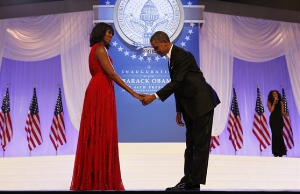 23 صورة رومانسية لـ«باراك وميشيل أوباما» في ذكرى زواجهما الـ23