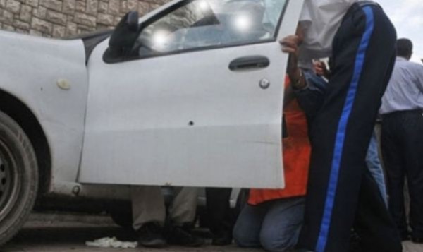 في مصر: ضبط طالبتين تمارسان الجنس مع طالبين بالسيارة