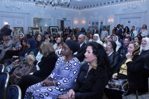 الشيخة اليازية بنت نهيان آل نهيان تشارك في معرض كنوز في لندن