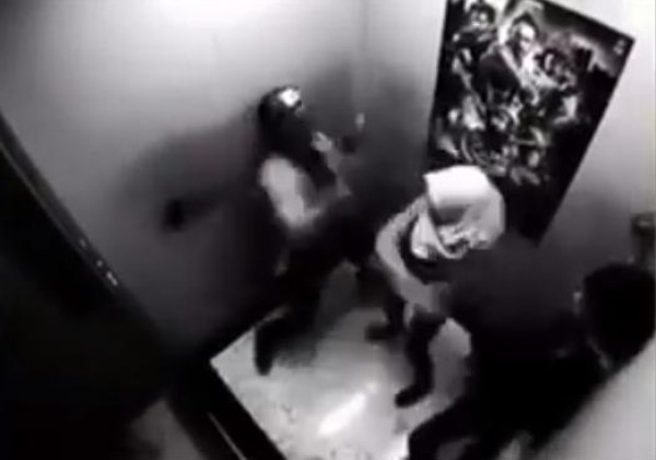ارادو الإعتداء عليها بالمصعد لأنها محجبة .. شاهد ماذا حصل ؟