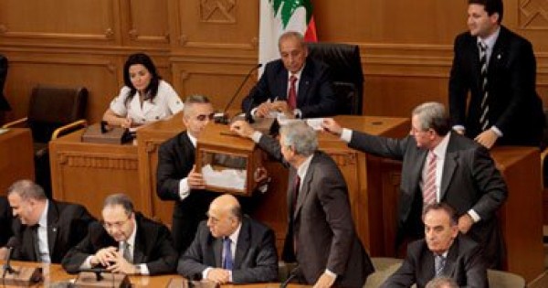 مشادة بين تيار المستقبل وتكتل عون تؤدى لرفع جلسة لجنة برلمانية فى لبنان