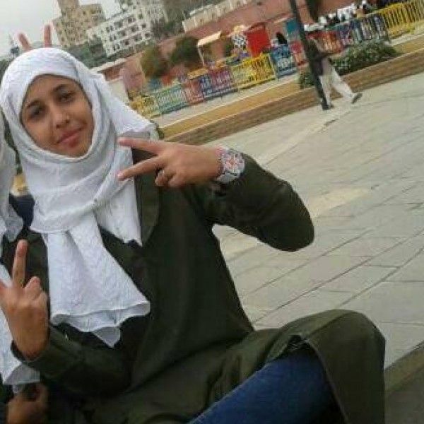 سناء البدوي .. الطفلة اليمنية التي تنبأت بمقتلها ورحلت إلى السماء