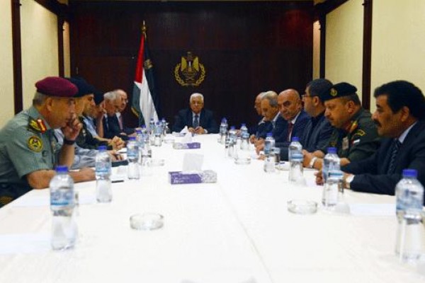 الرئيس يجتمع مع أعضاء المجلس العسكري وقادة الأجهزة الأمنية