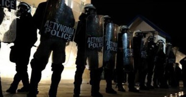 الشرطة اليونانية تحرر 34 مهاجرا من قبضة عصابة أفغانية بينهم"مصرى"