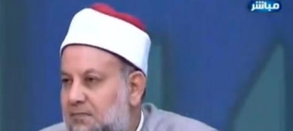 سؤال لإمام مسجد يتحول لصدمة على الهواء : "أمى مزة ومش عايزة تتحجب"