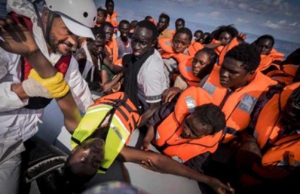 انقاذ أكثر من 1800 مهاجر من ستة قوارب مقابل سواحل ليبيا