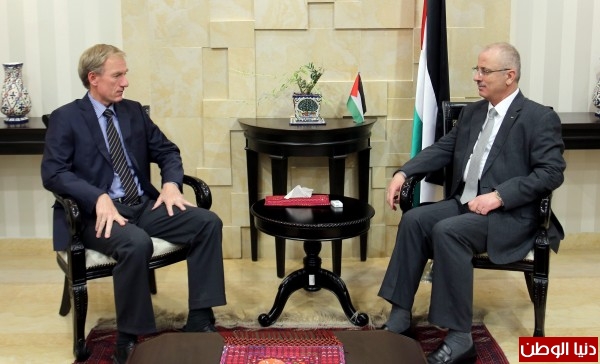 الحمد الله يطلع ممثل ألمانيا لدى فلسطين على إنتهاكات الاحتلال
